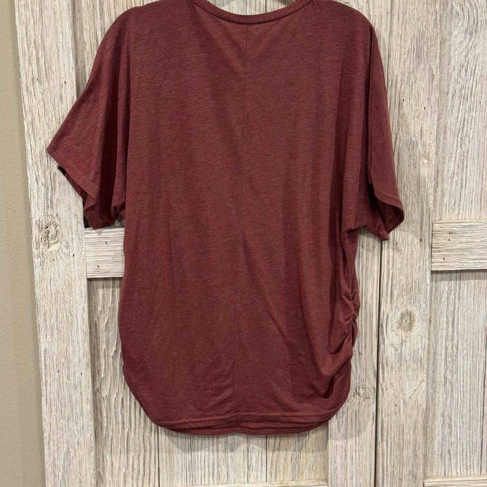 Unbranded Shirt with gathered sides. Sz 2X color maroon - Picture 4 of 7